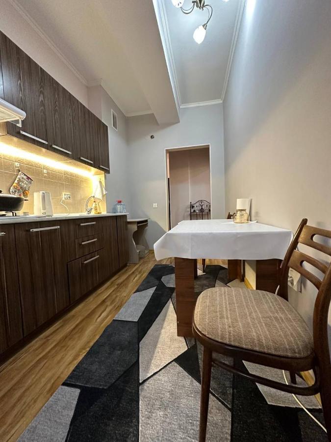 1-Room Apart. 21 On Usenbaeva 52 Near Eurasia Shopping Center Bishkek Ngoại thất bức ảnh