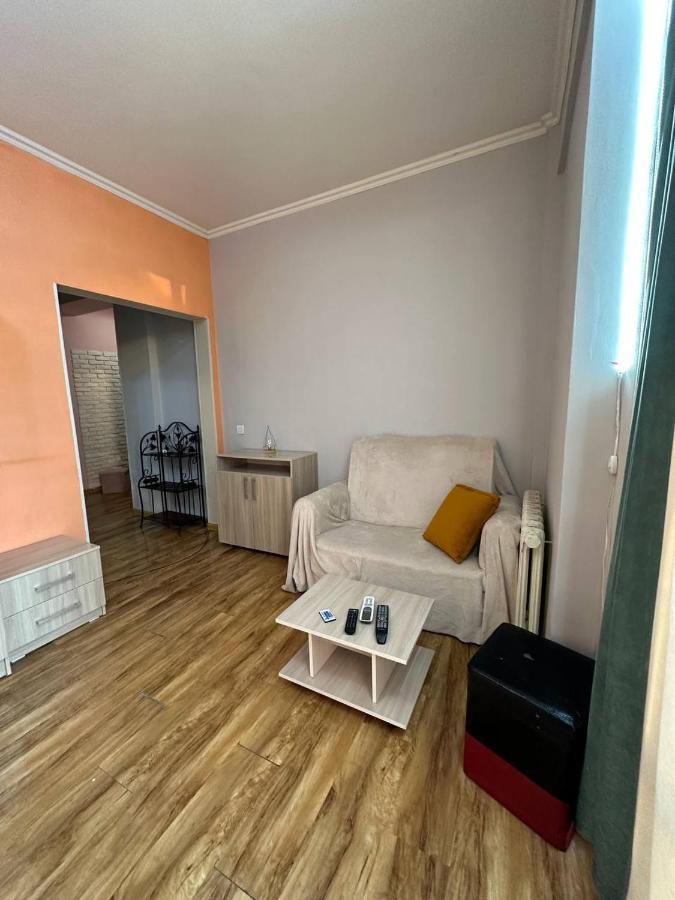 1-Room Apart. 21 On Usenbaeva 52 Near Eurasia Shopping Center Bishkek Ngoại thất bức ảnh