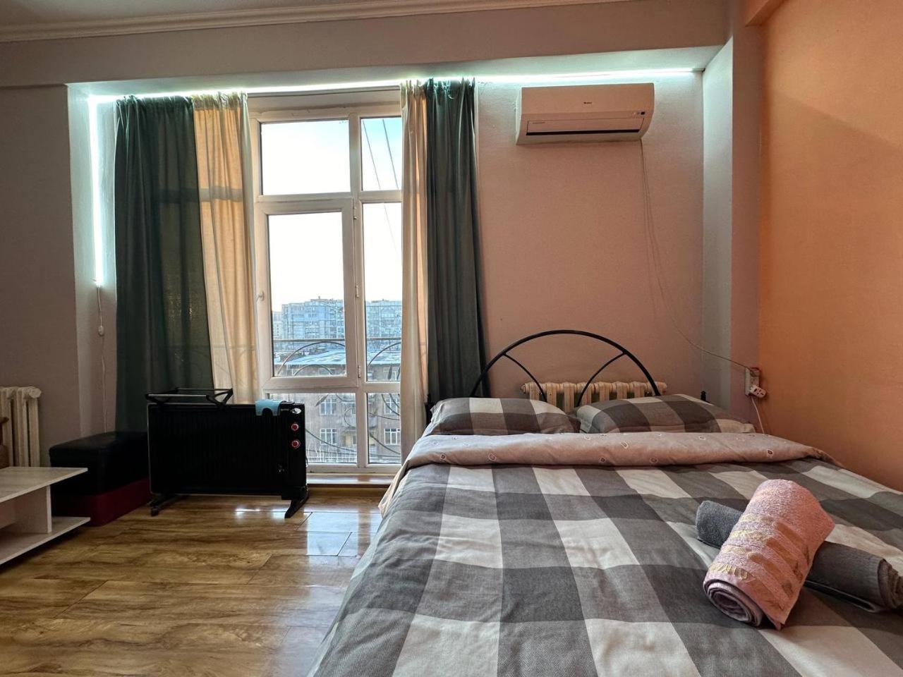 1-Room Apart. 21 On Usenbaeva 52 Near Eurasia Shopping Center Bishkek Ngoại thất bức ảnh